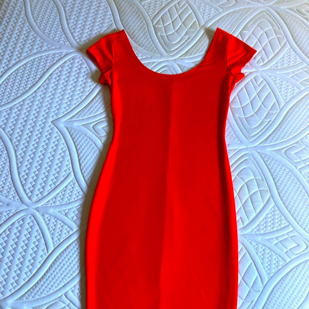 Bar lll midi body con dress